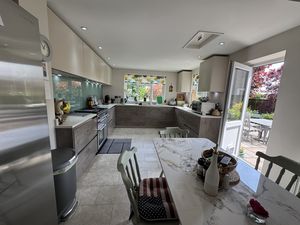 KITCHEN/DINER- click for photo gallery